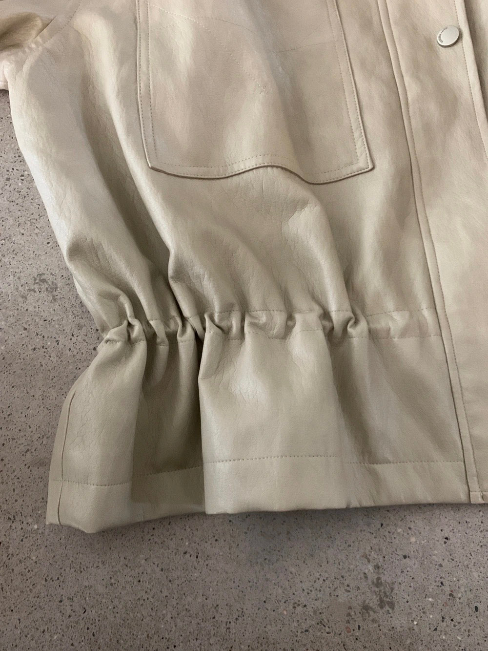 J06 / 又甜又帥束腰口袋蛋白皮外套