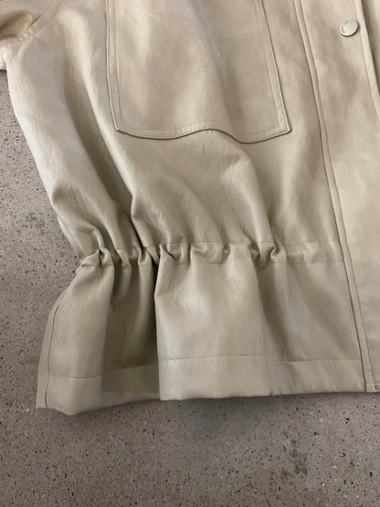 J06 / 又甜又帥束腰口袋蛋白皮外套