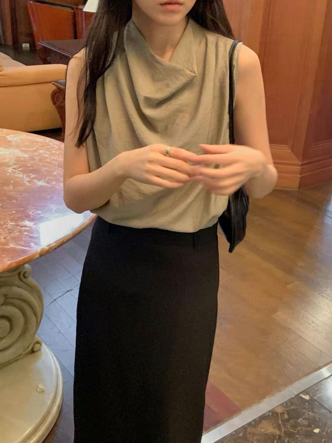 // 垂垂領口silky連腰帶背心
