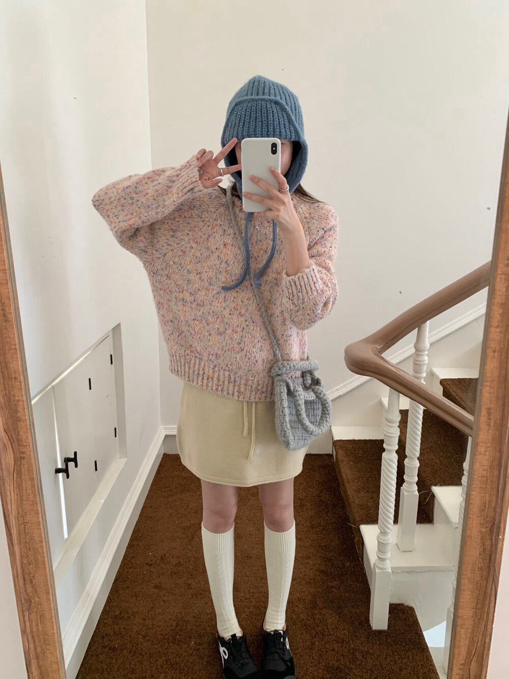 // 一眼看中的彩線圓領毛衣