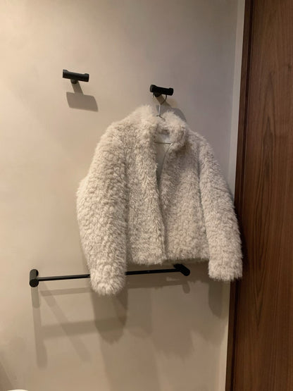// 高級感毛毛拉鍊外套