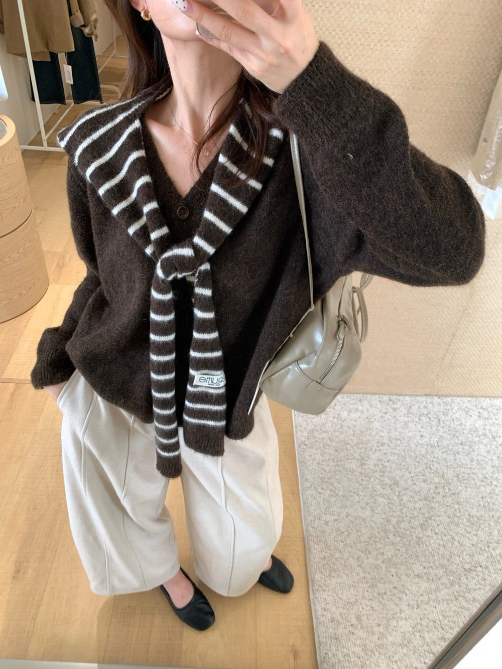 C80 / 柔軟混羊駝毛V領針織外套(連間條披肩)(8%WOOL)