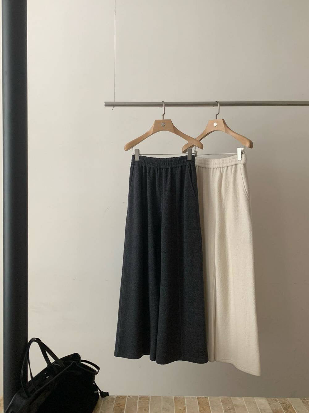 // 60%wool質感極簡風中線休閒褲