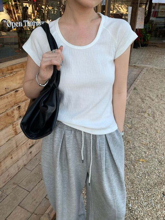 🦙 U領顯瘦插肩彈性TEE