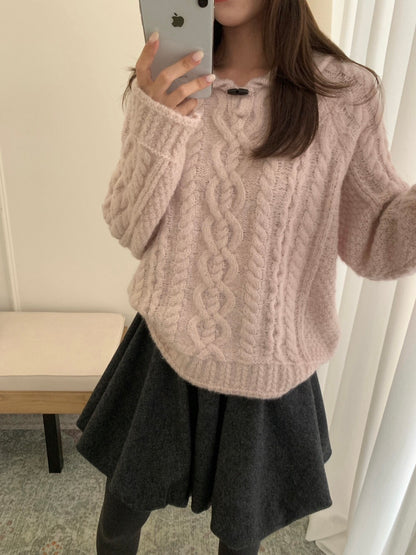 // 20%wool牛角鈕領口圓翻領麻花毛衣