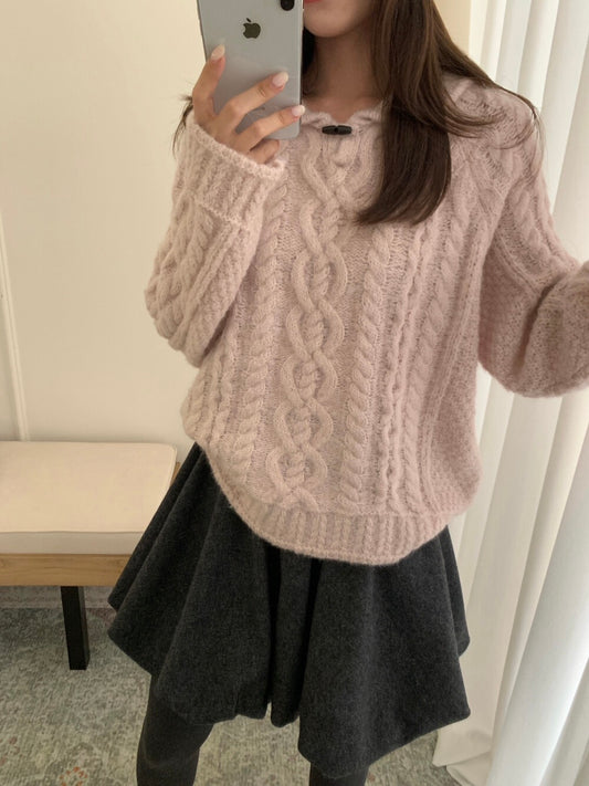 // 20%wool牛角鈕領口圓翻領麻花毛衣