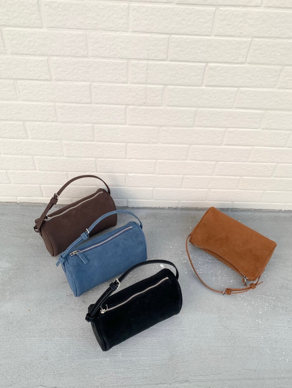 Nov. Part 3贈品🌟滿額$1200送簡約猄皮絨圓筒袋￼