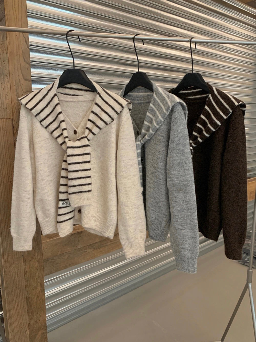 C80 / 柔軟混羊駝毛V領針織外套(連間條披肩)(8%WOOL)