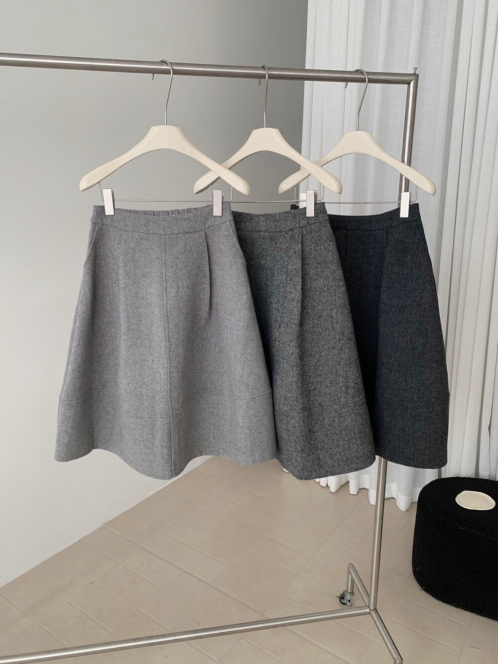 // 巨遮肉廓型毛呢中裙