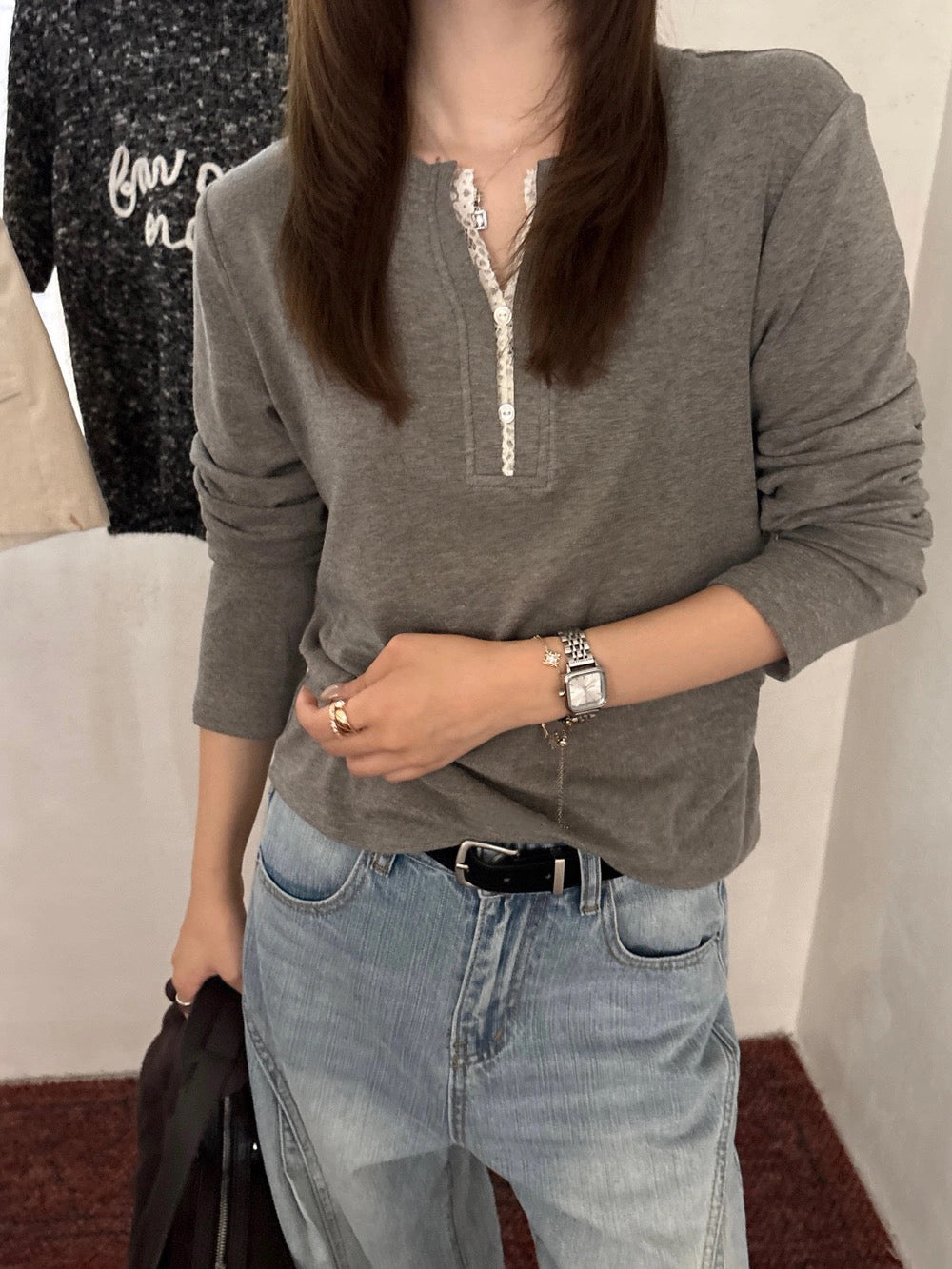 B210 / 拼接lace邊V領側褶褶長袖正肩TEE