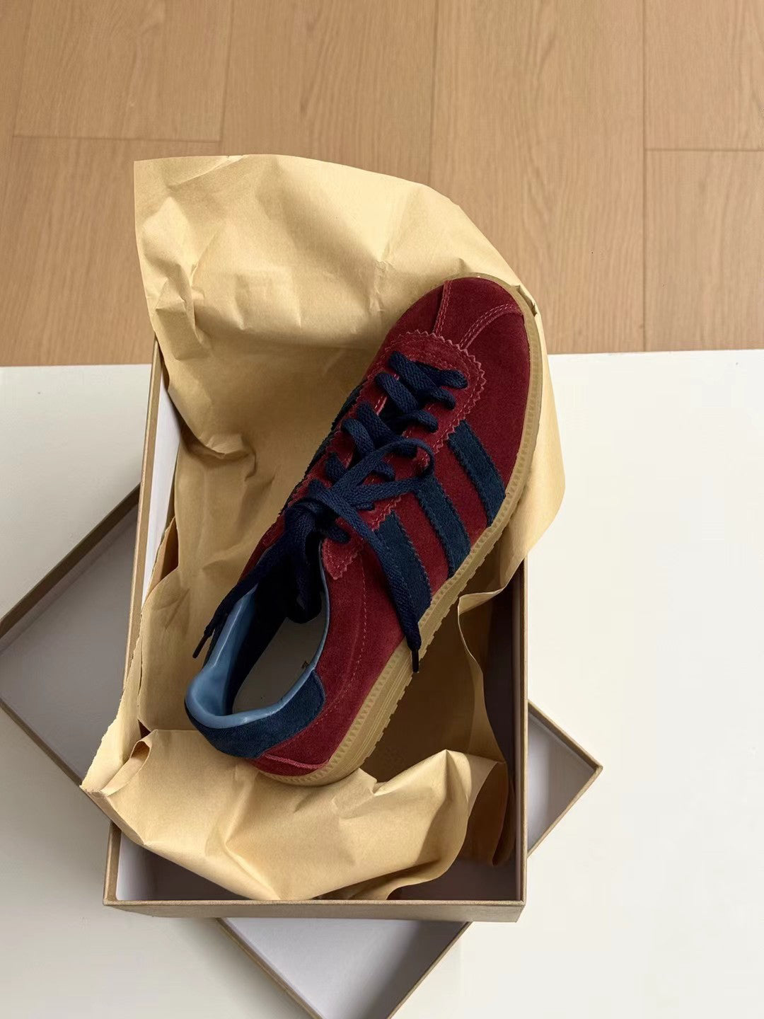 // 復古配色真皮平底運動鞋