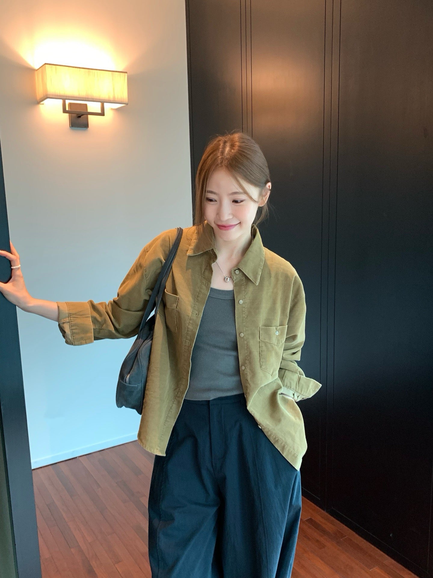 // 復古霧面質感燈芯絨口袋SH