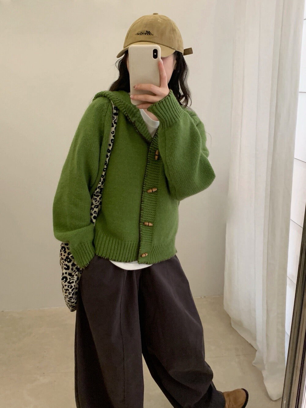 // 設計感撞色縫線包邊牛角鈕連帽CD