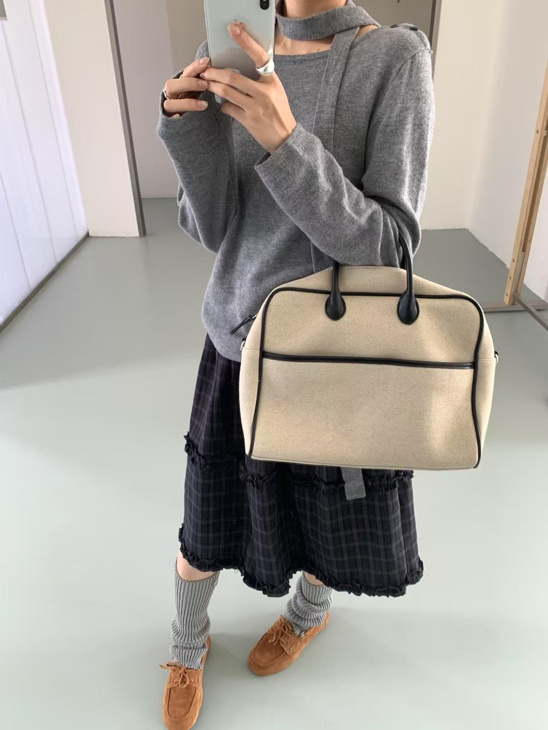 // 連領帶肩位鈕扣羊毛NT