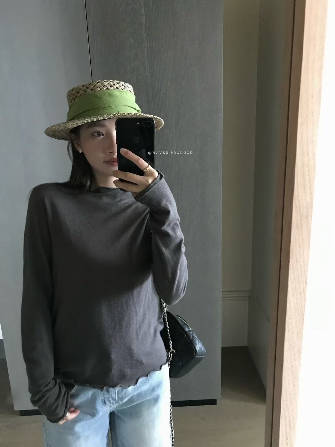 // 細軟親膚卷卷邊針織上衣