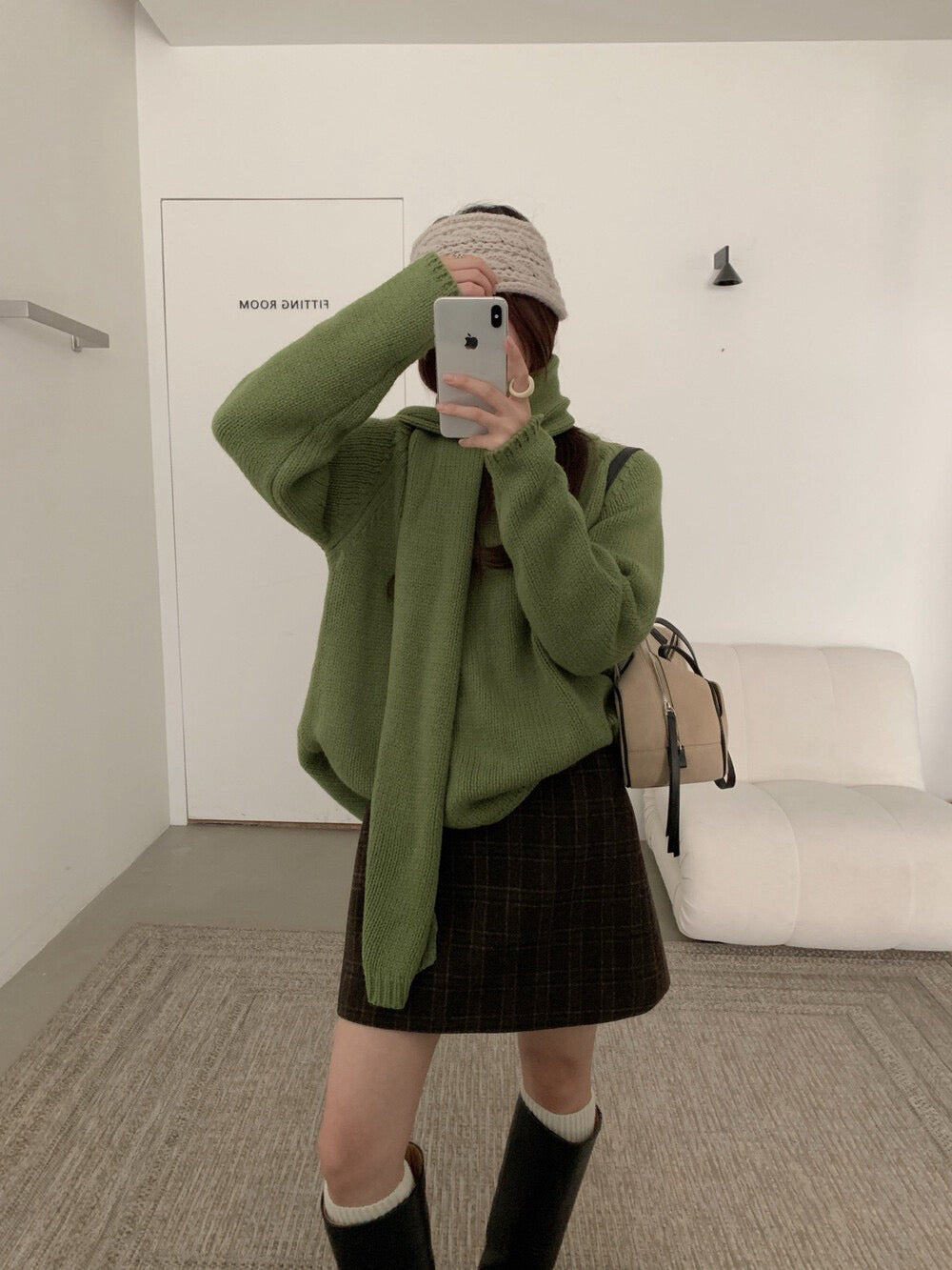 // 巨美粗針慵懶感落肩毛衣(連頸巾)