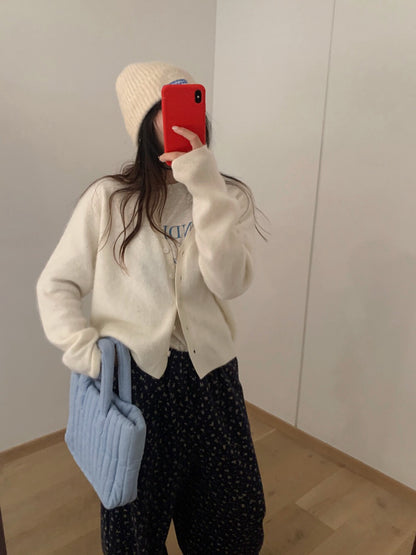 // 100%綿羊毛柔軟V領CD