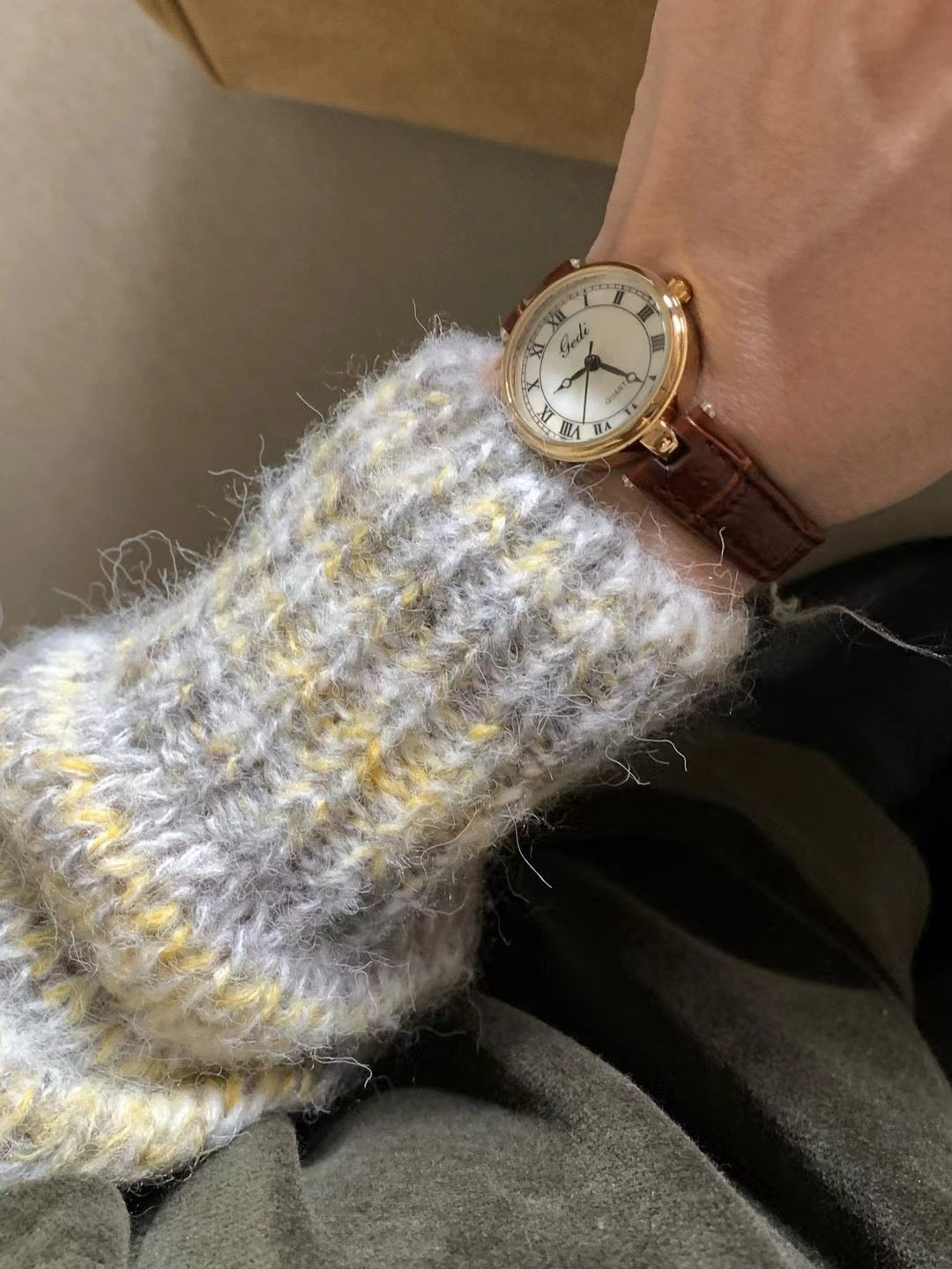 // 超好看的雜色花線圓領毛衣