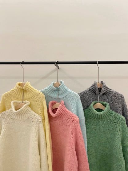 // 12%alpaca顏色超美的軟糯粗棒針卷邊高領毛衣