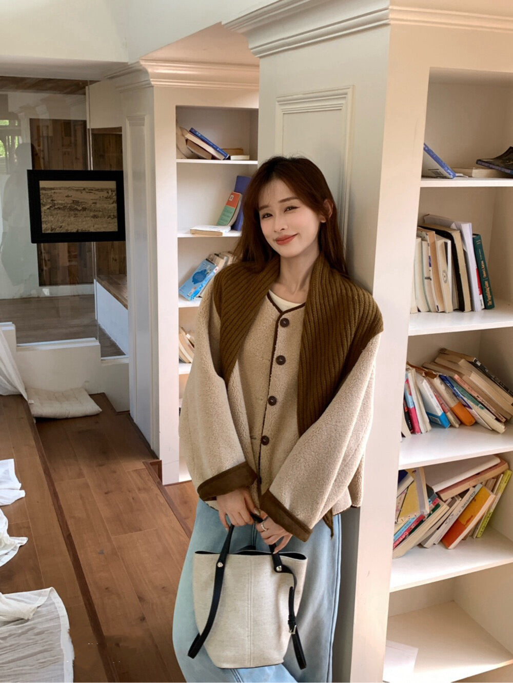 // 連披肩弧邊羊羔毛外套