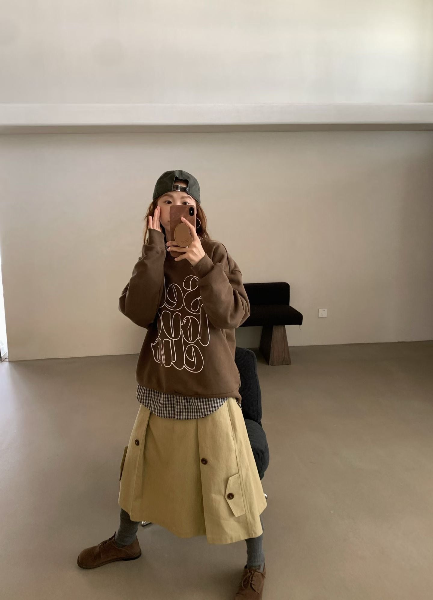 // 超大字母寬鬆版型衛衣