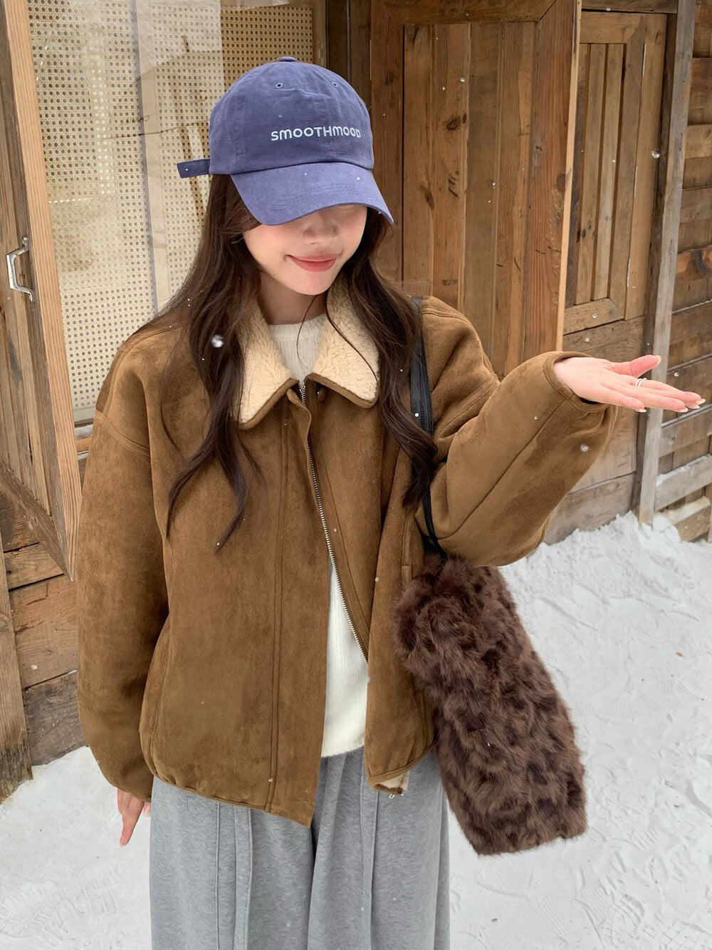 // 皮毛一體毛毛圓翻領麂皮外套