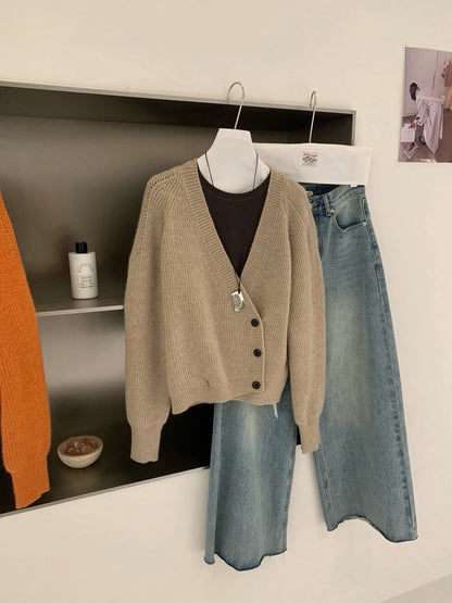 // 設計感交叉側鈕扣深V毛衣