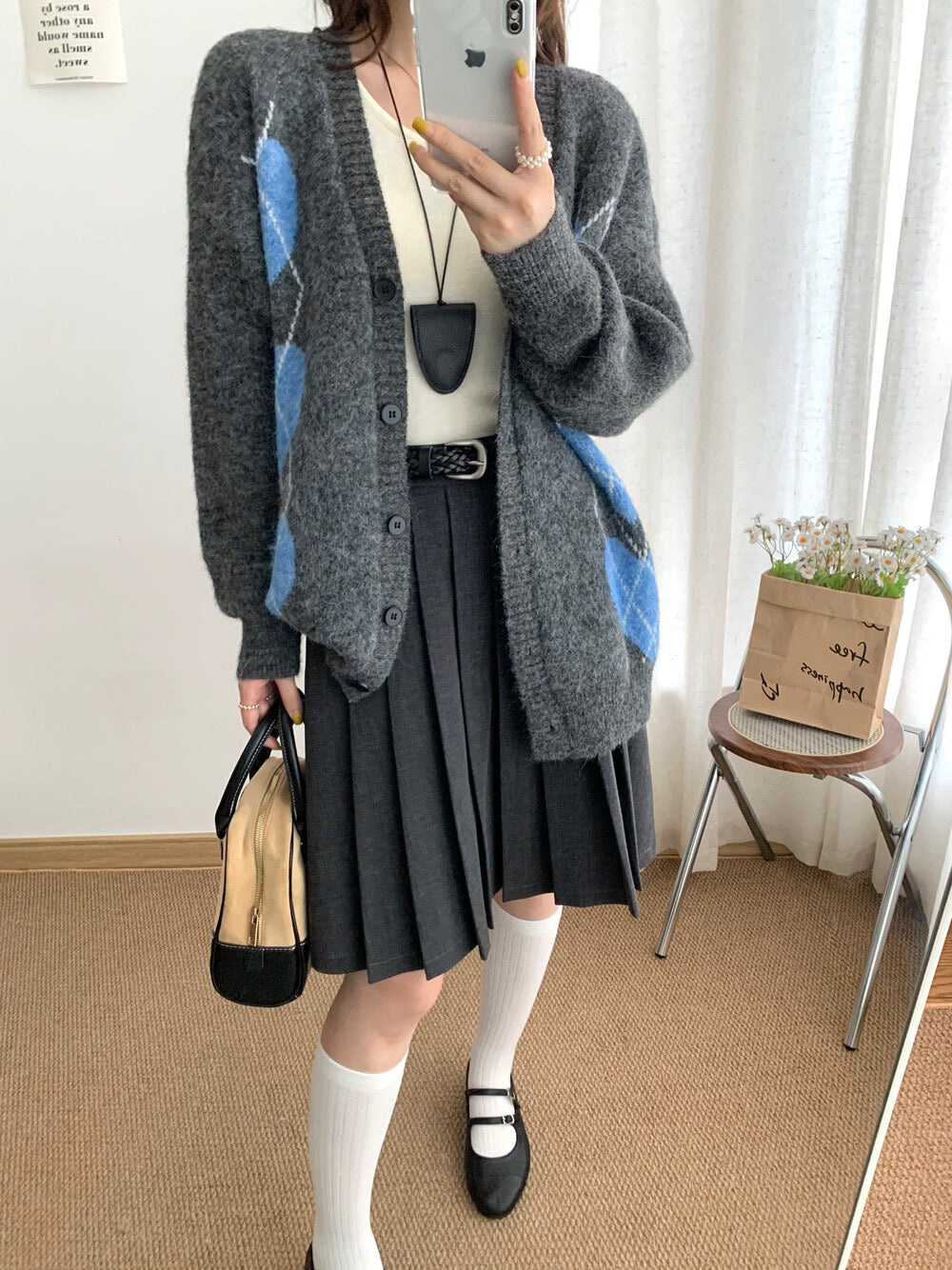 // 6%羊毛復古心心菱格V領CD