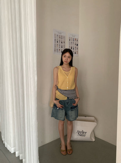 // 直坑紋假兩件排扣麻質針織背心