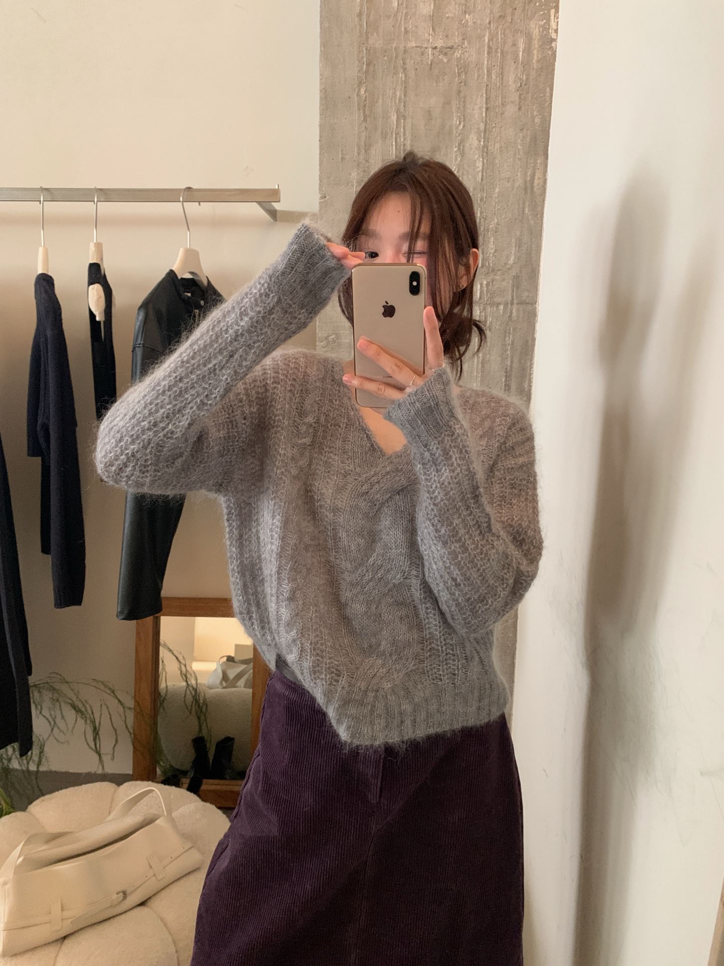 // 馬海毛麻花V領毛衣