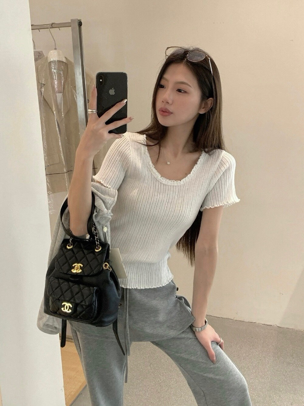 // 大U領顯瘦直紋木耳邊TEE