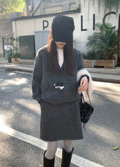 // 5%羊毛小V連帽衛衣+短裙套裝
