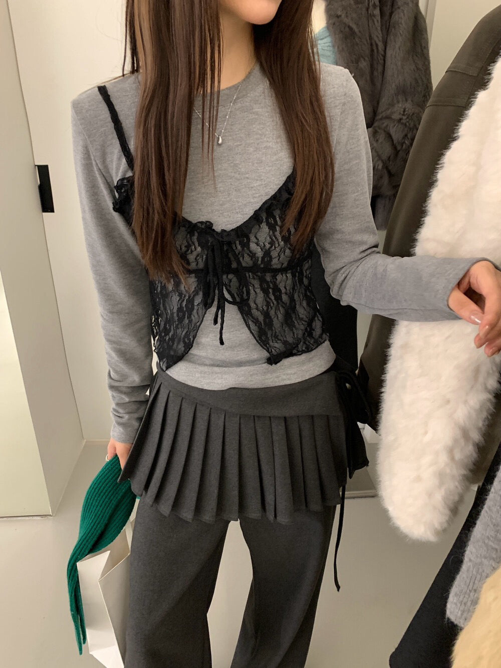 // 小性感假兩件Lace吊帶上衣