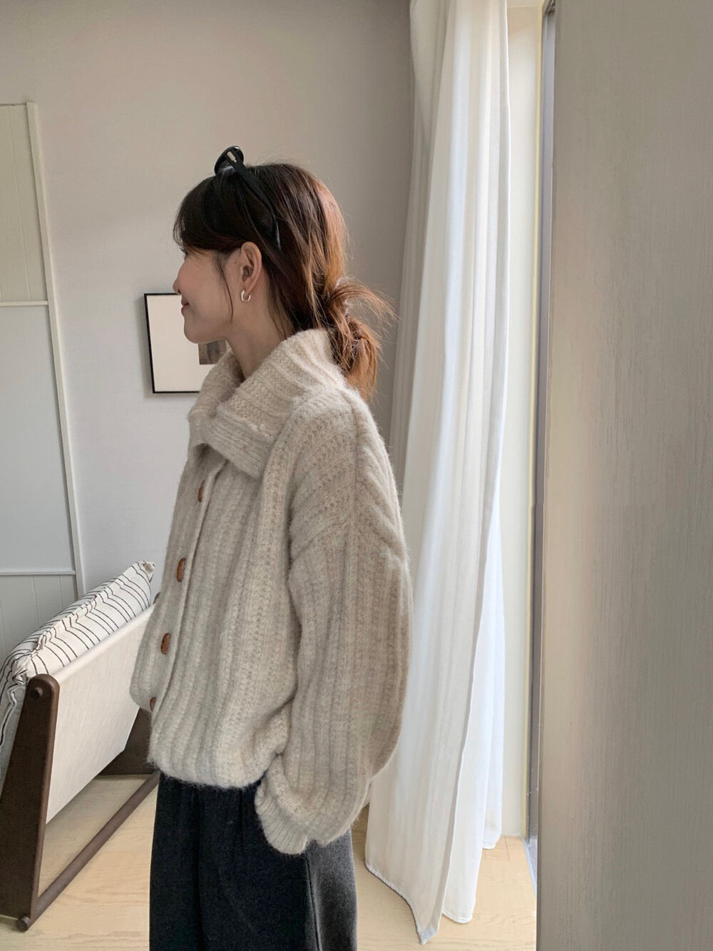 // 8%綿羊毛直坑紋翻領牛角鈕CD