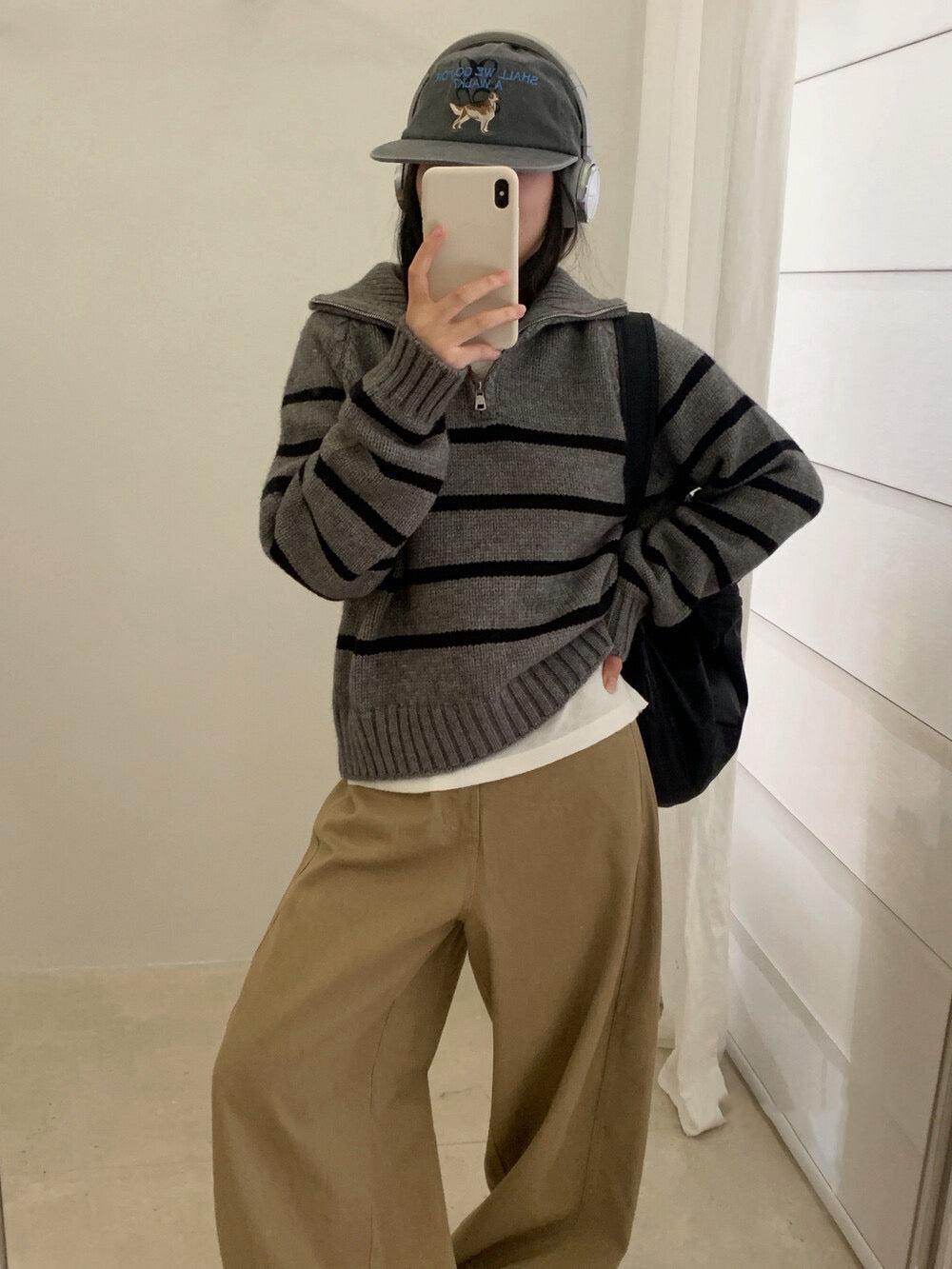 // 經典款半拉鍊間條毛衣