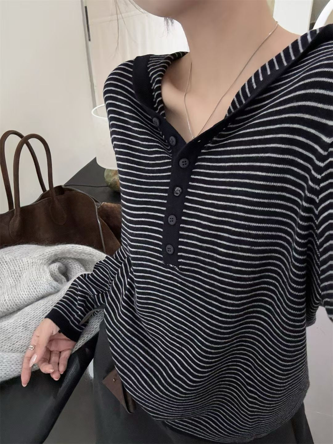 // 慵懶感連帽細間條NT