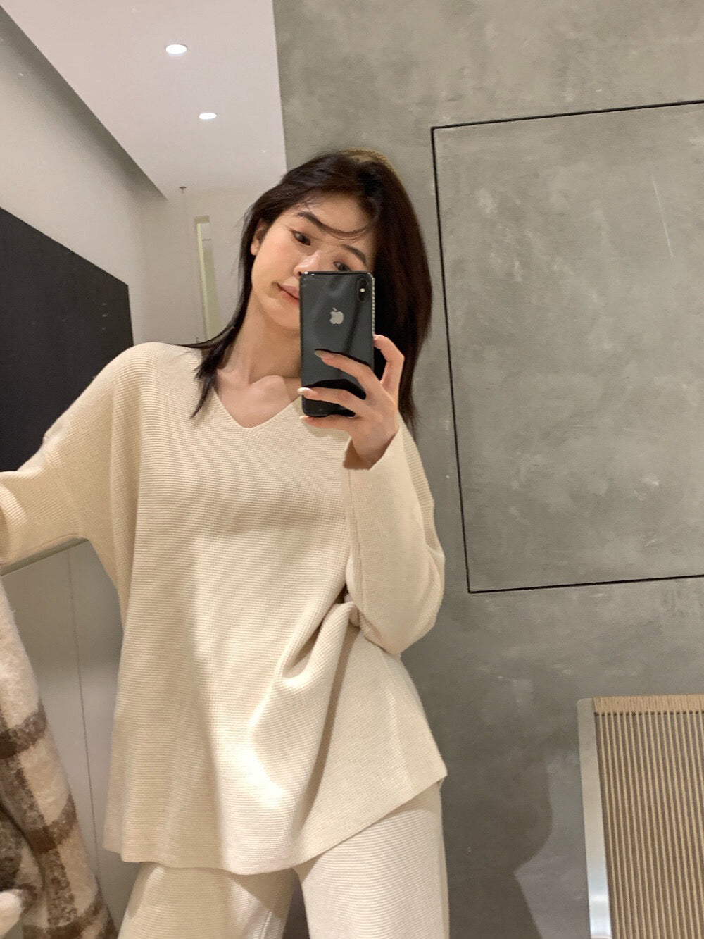 // 懶人必備氣質v領冷衫+褲套裝