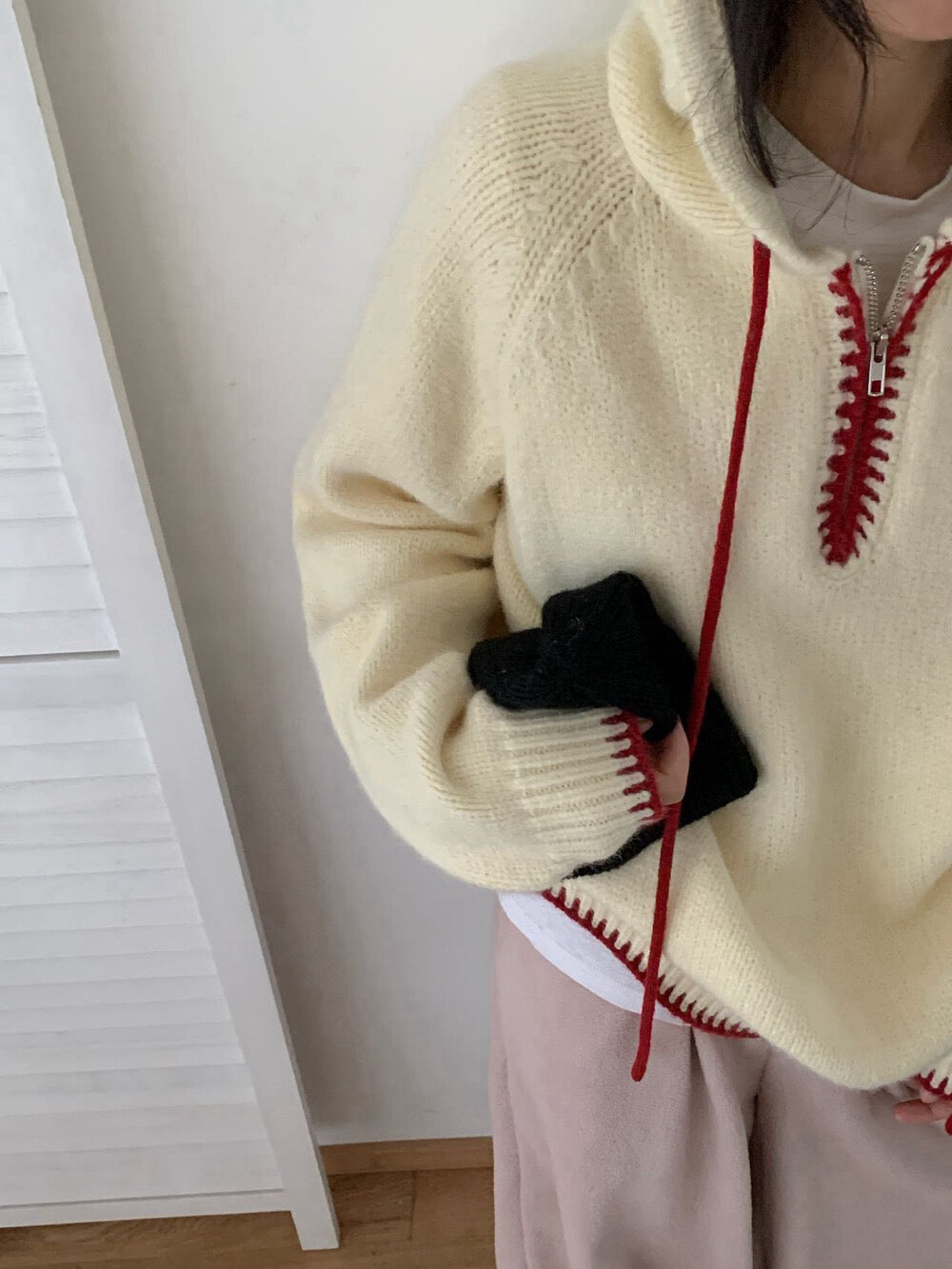 // 撞色半拉鍊連帽軟糯毛衣