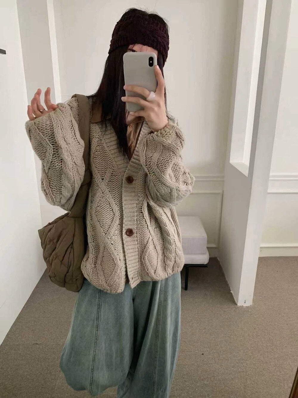 // 復古感V領重工麻花中長CD