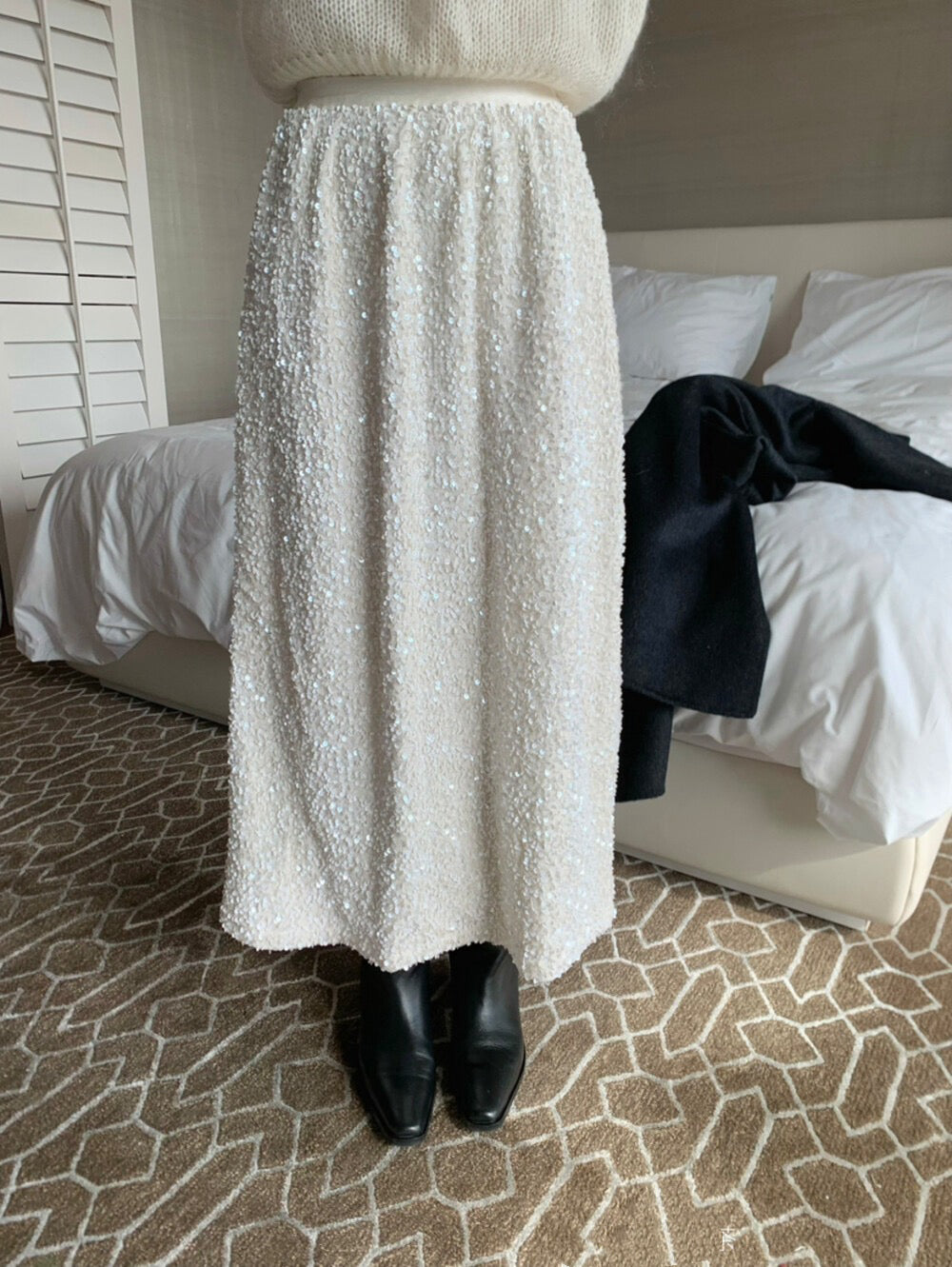 // 年尾party必備閃片後開叉中裙