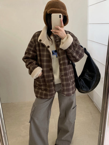 // 可雙面穿羊羔毛拼格紋外套