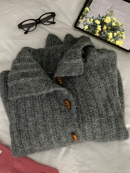 // 8%綿羊毛直坑紋翻領牛角鈕CD