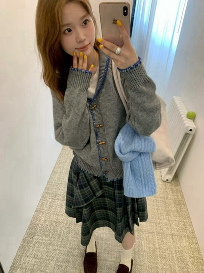 // 18%羊毛撞色鎖邊牛角鈕CD