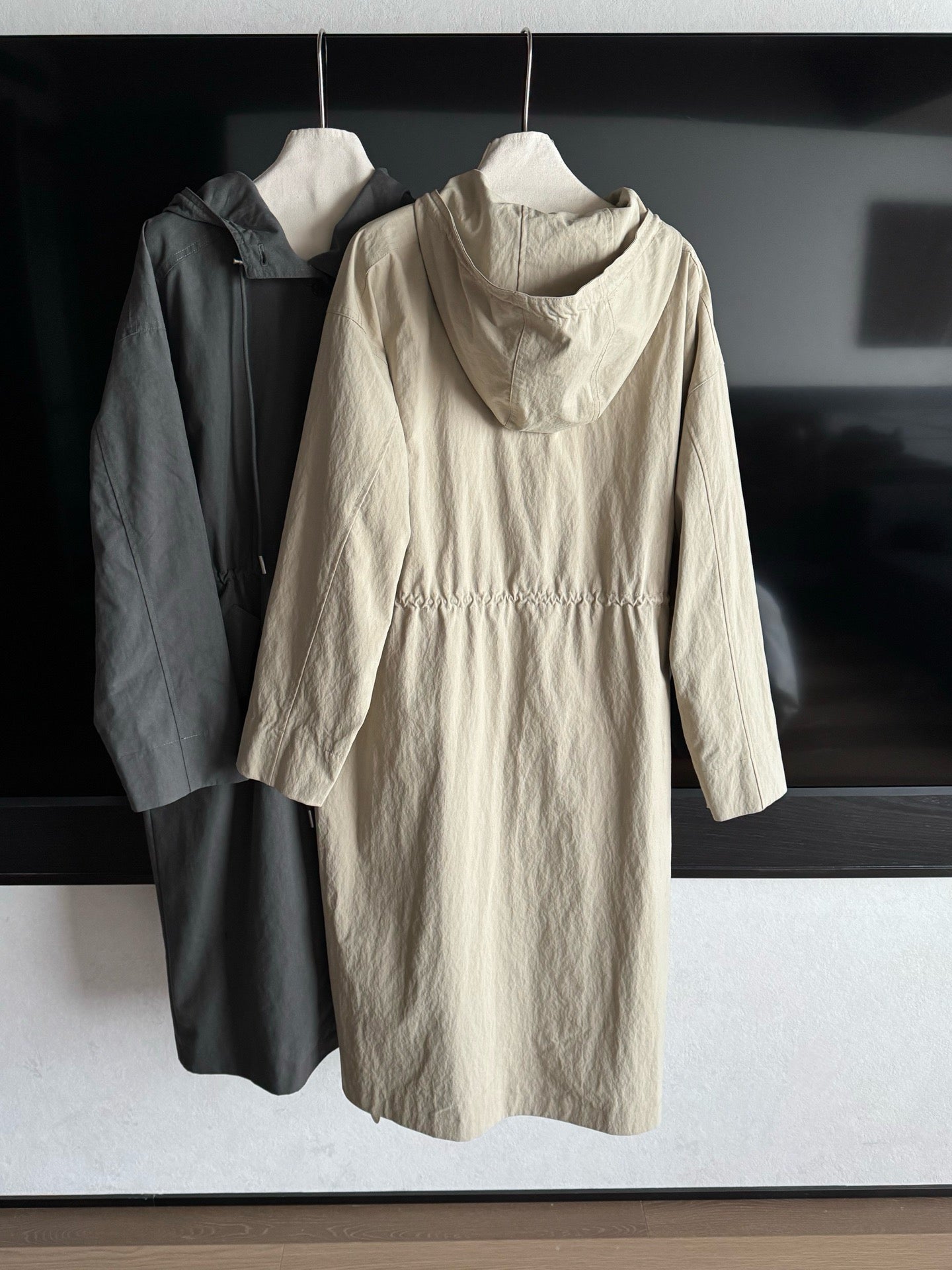 // 可束腰帥氣連帽長外套