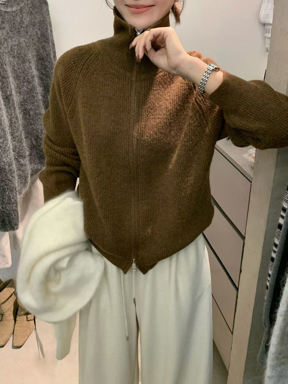 // 可立領上下拉鍊冷外套