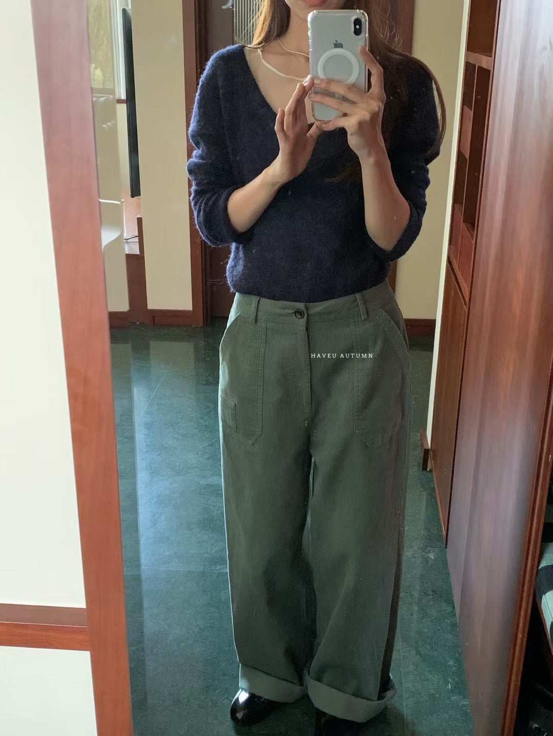 // 袖口小開叉薄款羊駝毛針織上衣