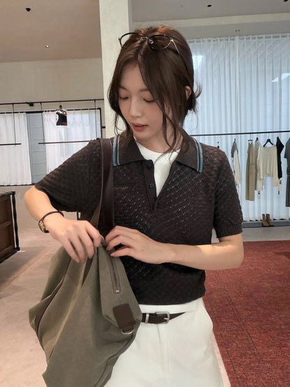 B64 / 鏤空肌理感小刺繡學院風短袖polo針織上衣