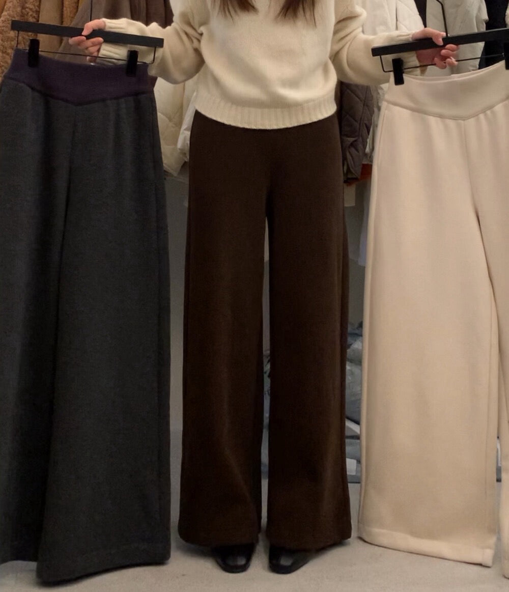 // 親膚牛奶感絨感羊毛褲