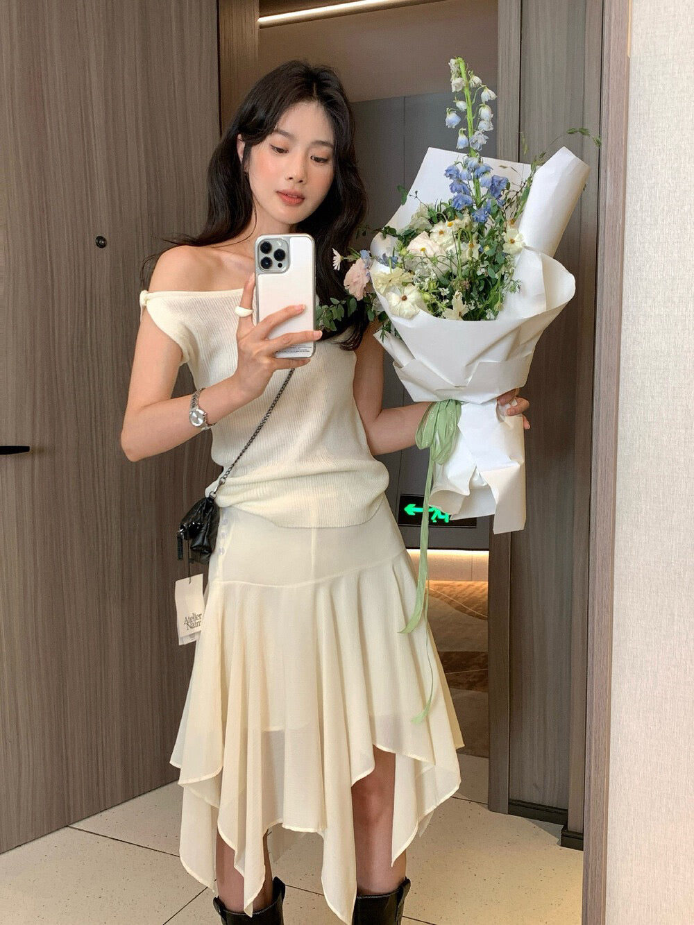 // 顯瘦麻質扭結肩針織上衣
