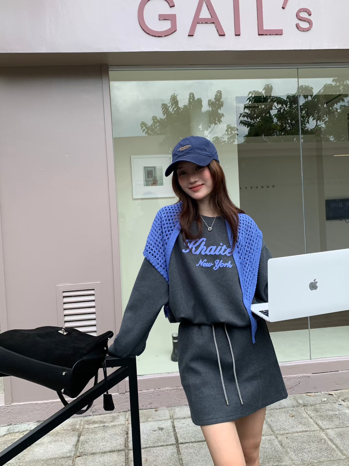 // 超美刺繡字衛衣+抽繩短裙兩件套(連針織披肩)￼